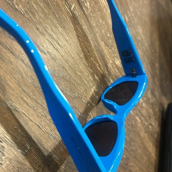 Balenciaga Sunglasses BB0243S - Picture 10 of 15